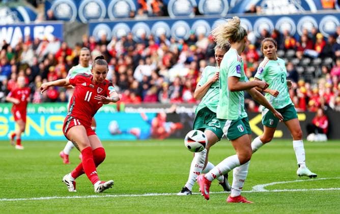 Hannah Cain of Wales has a shot. Wales Women v Italy Women, UEFA Women s Nations League - League A - Group 4, Football, Swansea.com Stadium, Swansea, Wales, UK - 03 Jun 2025 EDITORIAL USE ONLY No use with unauthorised audio, video, data, fixture lists, club league logos or live services. Online in-match use limited to 120 images, no video emulation. No use in betting, games or single club league player publications. Copyright: xJamesxMarsh Shutterstockx 15338010bp