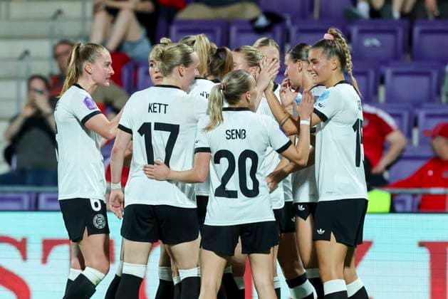 Selina Cerci (Germany) bejubelt ihren Treffer mit den Teamkolleginnen, UEFA Women s Nations League 2024 25 Grp A1 MD6, Austria and Germany, Viola Park am 03. June 2025 in Wien, Oesterreich. (Foto von Marco Steinbrenner DeFodi Images) Selina Cerci (Germany) celebrates her goal with teammates, UEFA Women s Nations League 2024 25 Grp A1 MD6, Austria and Germany, Viola Park, June 3, 2025 in Vienna, Austria. (Photo by Marco Steinbrenner DeFodi Images)