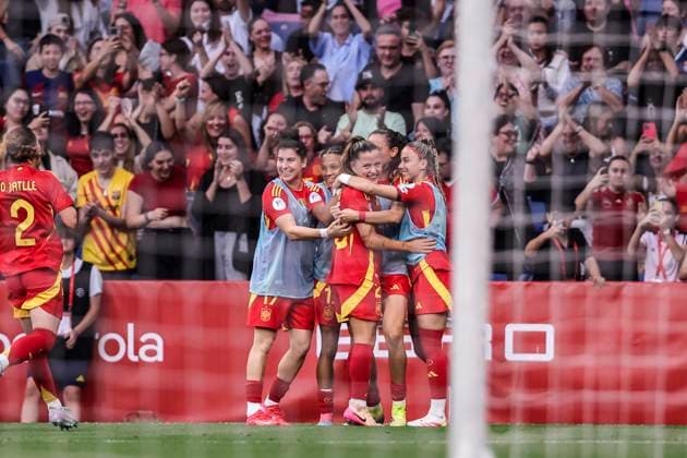 June 3, 2025, Cornella, Barcelona, SPAIN: Claudia Pina of Spain celebrates a goal with her teammates during the UEFA Womens Nations League 2024 25 Grp A3 MD 6, match between Spain and England at RCDE Stadium on June 03, 2025 in Cornella, Barcelona, Spain. Cornella SPAIN - ZUMAa181 20250603_zaa_a181_154 Copyright: xJavierxBorregox