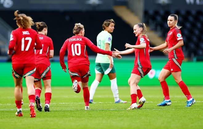 Jess Fishlock of Wales celebrates scoring a goal after making the score 1-4. Wales Women v Italy Women, UEFA Women s Nations League - League A - Group 4, Football, Swansea.com Stadium, Swansea, Wales, UK - 03 Jun 2025 EDITORIAL USE ONLY No use with unauthorised audio, video, data, fixture lists, club league logos or live services. Online in-match use limited to 120 images, no video emulation. No use in betting, games or single club league player publications. Copyright: xJamesxMarsh Shutterstockx 15338010bu