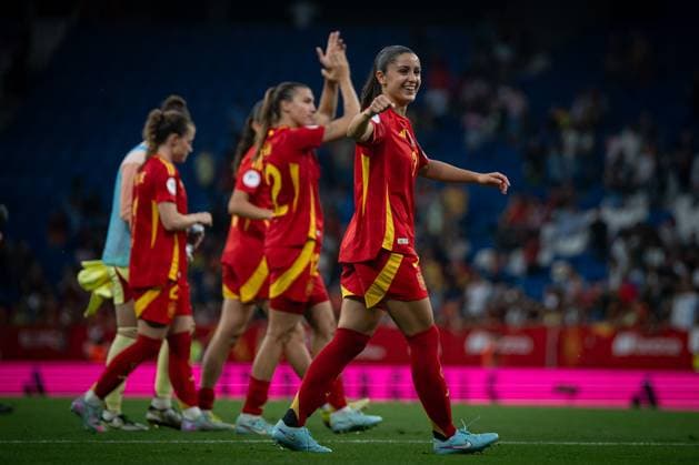 Jana Fernandez (Spain) smiles during a Women s Nations League match between Spain and England at Stage Front Stadium in Barcelona, Barcelona, Spain, on June 03 2025. Photo by Felipe Mondino Copyright: x@FELIPExMONDINOx