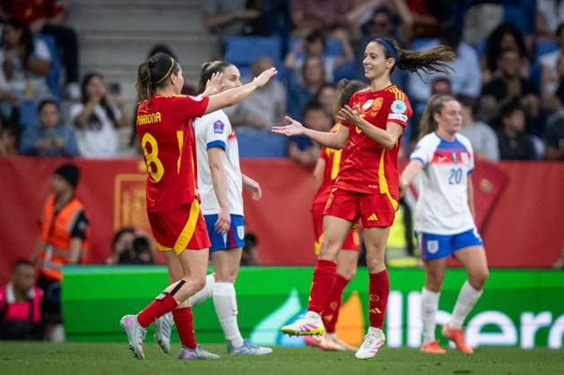 Mariona Caldentey (Spain) and Aitana Bonmati (Spain) are celebrates during a Women s Nations League match between Spain and England at Stage Front Stadium in Barcelona, Barcelona, Spain, on June 03 2025. Photo by Felipe Mondino  Copyright: xFelipexMondino IPAxSportx xipa-agency.netx xx IPA_58577927 IPA_Agency_IPA58577927