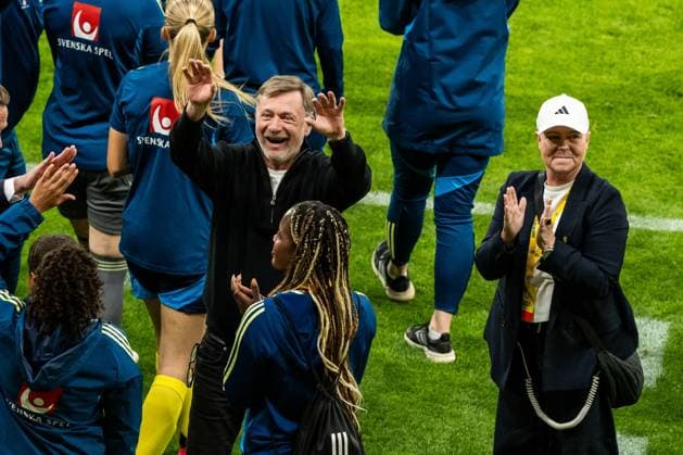 250603 Head coach Peter Gerhardsson and team manager Marika Domanski Lyfors of Sweden celebrate after the Women s Nations League football match between Sweden and Denmark on June 3, 2025 in Stockholm. Photo: Simon Hastegard BILDBYRAN kod SH JM0698 fotboll football soccer fotball nations league uefa womens nations league sverige sweden danmark denmark dam bbeng jubel Copyright: SIMONxHASTEGARD BB250603SH050