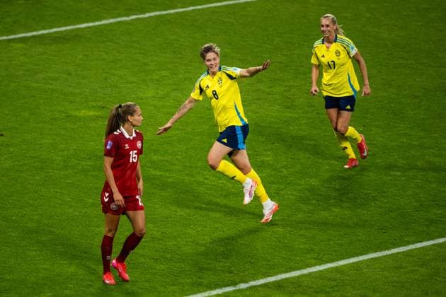 250603 Frederikke Thogersen of Denmark looks dejected while Lina Hurtig and Ellen Wangerheim of Sweden celebrate after 6-1 during the Women s Nations League football match between Sweden and Denmark on June 3, 2025 in Stockholm. Photo: Simon Hastegard BILDBYRAN kod SH JM0698 fotboll football soccer fotball nations league uefa womens nations league sverige sweden danmark denmark dam bbeng jubel Copyright: SIMONxHASTEGARD BB250603SH051