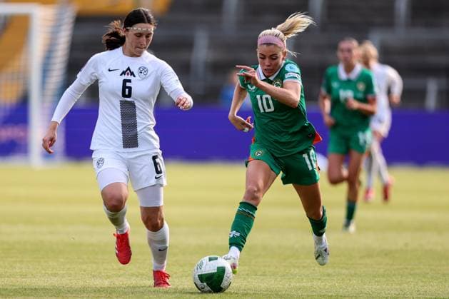 UEFA Women s Nations League 2025, Pairc Ui Chaoimh, Cork 3 6 2025 Republic of Ireland WNT vs Slovenia Slovenia s Kaja KoroÅ¡ec with Denise O Sullivan of Ireland Kaja KoroÅ¡ec with Denise O Sullivan 3 6 2025  Copyright: x INPHO BenxBradyx BB3_1603