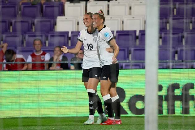 Wien, Österreich 03. Juni 2025: UEFA Nations League Women - 2025 - Österreich vs. Deutschland Im Bild: v.li. die Zweite Torschützin Selina Cerci (Deutschland) macht das Tor zum 3:0 für Deutschland und jubelt mit Klara Bühl Buehl (Deutschland) Generali Arena Copyright: xFotostandx xFantinix