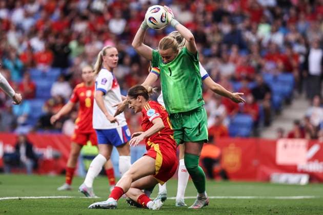 June 3, 2025, Cornella, Barcelona, SPAIN: Hanna Hampton of England in action during the UEFA Womens Nations League 2024 25 Grp A3 MD 6, match between Spain and England at RCDE Stadium on June 03, 2025 in Cornella, Barcelona, Spain. Cornella SPAIN - ZUMAa181 20250603_zaa_a181_157 Copyright: xJavierxBorregox
