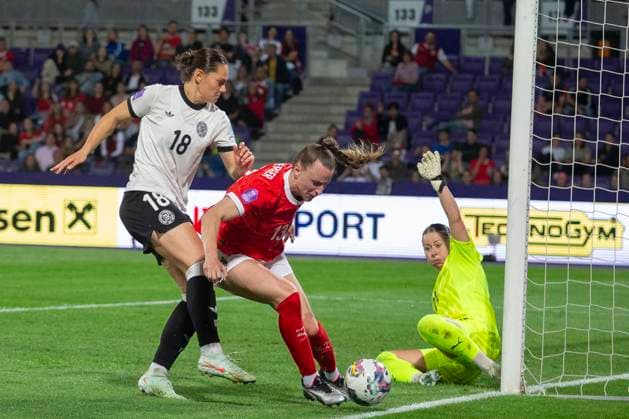 GER, Bremen, Fußballl, Frauenfussball, UEFA Womens Nations League, 6. Spieltag, Oesterreich vs. Deutschland im Bild v.l.: Giovanna Hoffmann (GER 18), Torchance 03.06.2025, Franz-Horr-Stadion Wien UEFA REGULATIONS PROHIBIT ANY USE OF PHOTOGRAPHS AS IMAGE SEQUENCES AND OR QUASI-VIDEO, Copyright: HMBxMedia PaulxFritz