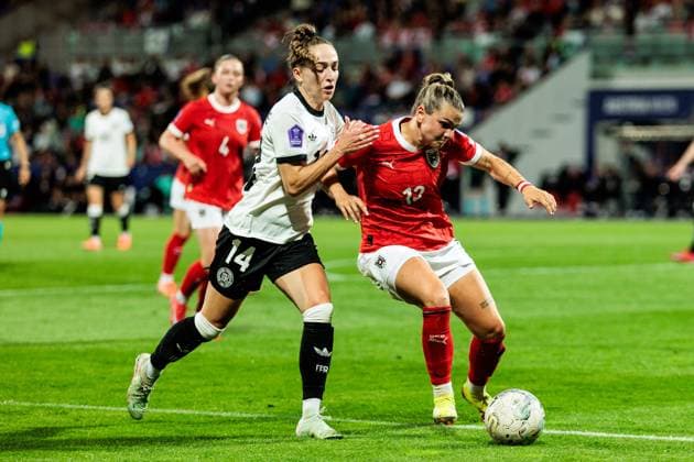 UEFA Women’s Nations League: Österreich - Deutschland; 03.06.2025 Zweikampf Sophia Kleinherne (Deutschland, 14), Laura Wienroither (Österreich, 12) UEFA Women’s Nations League: Österreich - Deutschland; Wien, Franz-Horr-Stadion am 03.06.2025 Copyright: xBEAUTIFULxSPORTS Wunderlx