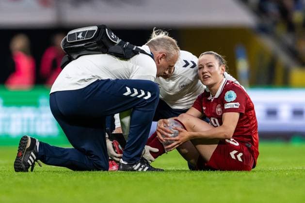 250603 Janni Thomsen of Denmark receives medical attention during the Women s Nations League football match between Sweden and Denmark on June 3, 2025 in Stockholm. Photo: Joel Marklund BILDBYRAN kod JM JM0698 fotboll football soccer fotball nations league uefa womens nations league sverige sweden danmark denmark dam bbeng bbauto jubel skada Copyright: JOELxMARKLUND BB250603JM128