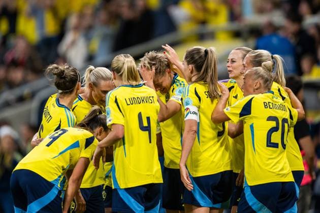 250603 Lina Hurtig of Sweden celebrates with team mates after scoring 6-1 during the Women s Nations League football match between Sweden and Denmark on June 3, 2025 in Stockholm. Photo: Joel Marklund BILDBYRAN kod JM JM0698 fotboll football soccer fotball nations league uefa womens nations league sverige sweden danmark denmark dam bbeng bbauto jubel Copyright: JOELxMARKLUND BB250603JM131