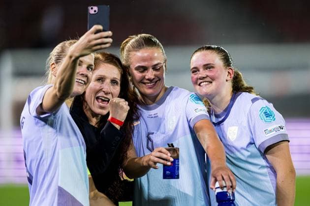 250603 Ada Hegerberg, Lise Klaveness, president of the Norwegian Football Association (NFF), Marthine ostenstad and Signe Gaupset of Norway celebrates after the UEFA Women™s Nations League football match between Switzerland and Norway on June 3, 2025 in Sion. Photo: Marius Simensen BILDBYRAN COP 238 bbeng dam football fotball fotboll jubel norge norway soccer sveits switzerland uefa women s nations league Copyright: MARIUSxSIMENSEN BB250603BB786