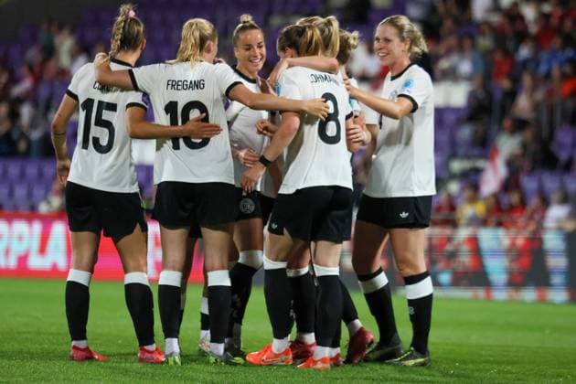 Sport Bilder des Tages Wien, Österreich 03. Juni 2025: UEFA Nations League Women - 2025 - Österreich vs. Deutschland Im Bild: v.li. die Dritte Torschützin Sydney Lohmann (Deutschland) macht das Tor zum 5:0 für Deutschland und jubelt mit ihren Mannschaftskolleginnen Generali Arena Copyright: xFotostandx xFantinix
