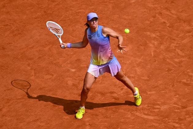 Roland Garros 2025: Iga Swiatek (POL) faces Elina Svitolina (UKR) in the quarter-finals of the Grand Slam tournament, on the Philippe Chatrier court, in Paris, on June 3, 2025, at the Roland-Garros stadium, - 03 06 2025 - France Ile-de-France (region) Paris -  JulienxMattiax xLexPictorium LePictorium_0309774