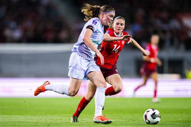 250603 Signe Gaupset of Norway and Smilla Vallotto of Switzerland during the UEFA Women™s Nations League football match between Switzerland and Norway on June 3, 2025 in Sion. Photo: Marius Simensen BILDBYRAN COP 238 bbeng dam football fotball fotboll norge norway soccer sveits switzerland uefa women s nations league Copyright: MARIUSxSIMENSEN BB250603BB961