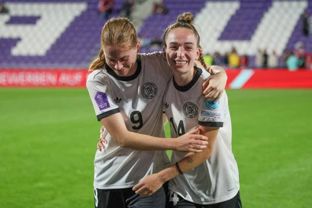 Wien, Österreich 03. Juni 2025: UEFA Nations League Women - 2025 - Österreich vs. Deutschland Im Bild: v.li. Sjoeke Nüsken Nuesken (Deutschland) und Sophia Kleinherne (Deutschland) nach dem Sieg gegen Österreich in Wien Generali Arena Copyright: xFotostandx xFantinix