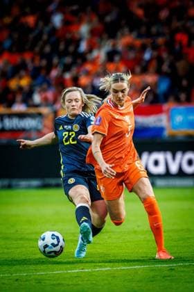 TILBURG, 03-06-2025, Koning Willem II Stadion, Women™s Nations League 2025-2026 football, Scotland midfielder Erin Cuthbert, Netherlands defender Merel van Dongen during the match Netherlands - Scotland (women) Netherlands - Scotland (women)  x29609472x Copyright: