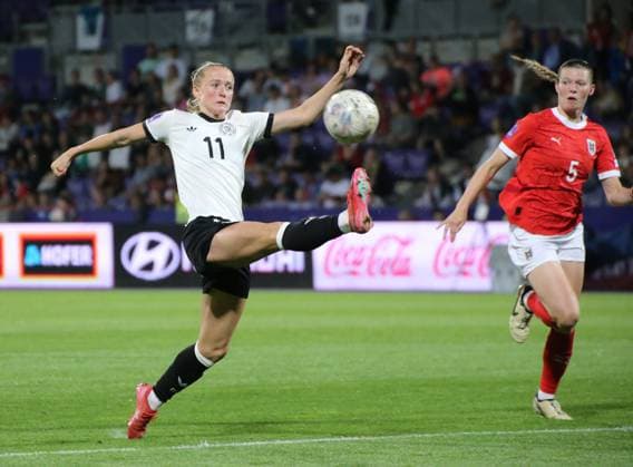 03.06.2025, xgrfx, Fussball UEFA Women s Nations League , Österreich - Deutschland v.l. Lea Schüller (Deutsche Frauennationalmannschaft) (DFL DFB REGULATIONS PROHIBIT ANY USE OF PHOTOGRAPHS as IMAGE SEQUENCES and or QUASI-VIDEO) Wien