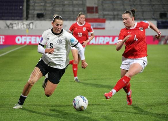 03.06.2025, xgrfx, Fussball UEFA Women s Nations League , Österreich - Deutschland v.l. Carlotta Wamser (Deutsche Frauennationalmannschaft), Maria Plattner (Österreich) (DFL DFB REGULATIONS PROHIBIT ANY USE OF PHOTOGRAPHS as IMAGE SEQUENCES and or QUASI-VIDEO) Wien