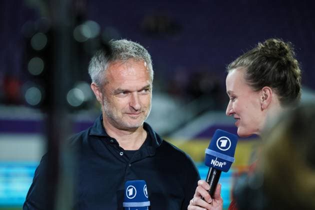 Wien, Österreich 03. Juni 2025: UEFA Nations League Women - 2025 - Österreich vs. Deutschland Im Bild: v.li. Trainer Christian Wück Wueck (Deutschland) und Moderatorin Almuth Schult (Deutschland) im Interview in Wien Generali Arena Copyright: xFotostandx xFantinix