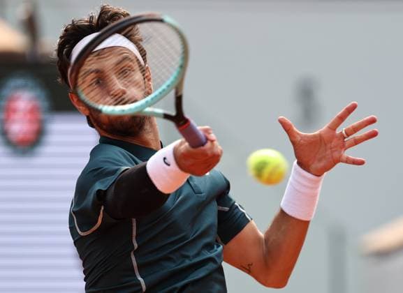 (250604) -- PARIS, June 4, 2025 -- Lorenzo Musetti returns a shot during the men s singles quarterfinal match between Lorenzo Musetti of Italy and Frances Tiafoe of the United States at the French Open tennis tournament at Roland Garros, Paris, France, June 3, 2025. ) (SP)FRANCE-PARIS-TENNIS-FRENCH OPEN-MEN S SINGLES-QUARTERFINAL LixJing 