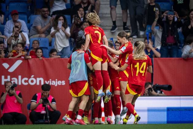 June 3, 2025, Barcelona, Spain: Claudia Pina (Spain) celebrates after scoring her team s goal during a Women s Nations League match between Spain and England at Stage Front Stadium. Final Score: Spain 2 - England 1. Barcelona Spain - ZUMAs197 20250603_aaa_s197_246 Copyright: xFelipexMondinox