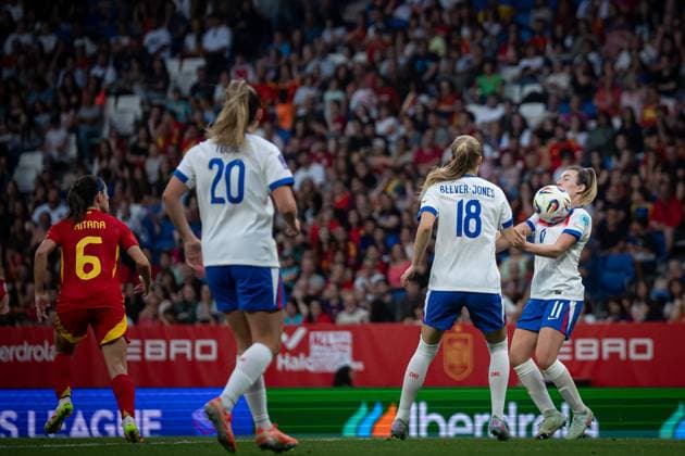 June 3, 2025, Barcelona, Spain: Lauren Hemp (England) controls the ball during a Women s Nations League match between Spain and England at Stage Front Stadium. Final Score: Spain 2 - England 1. Barcelona Spain - ZUMAs197 20250603_aaa_s197_256 Copyright: xFelipexMondinox