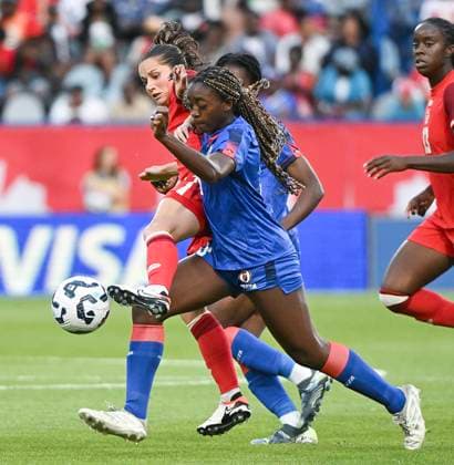 June 3, 2025, Montreal, Pq, Canada: Canada s Jessie Fleming, left, challenges Haiti s Deborah Bien-Aime during first half international soccer action in Montreal, Tuesday, June 3, 2025. Jessie Fleming, Deborah Bien-Aime, - ZUMAc35_ 20250603_zaf_c35_097 Copyright: xGrahamxHughesx