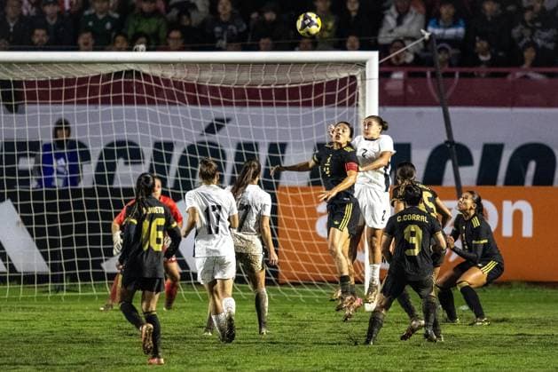 RECORD DATE NOT STATED MEXICO VS URUGUAY International Friendly, Länderspiel, Nationalmannschaft MEXICO VS URUGUAY INTERNATIONAL FRIENDLY; 03062025 TLAXCALA; MEXICO Action photo of Rebeca Bernal (L) of the Mexico female National Soccer Team; fighting for the ball with Stephanie Lacoste (R) of Uruguay during interrnational friendly game; held at the Tlahuicole Stadium of Tlaxcala; Mexico. Foto de accion de Rebeca Bernal (I) de la Seleccion Nacional femenina de Mexico; peleando por el balon con Stephanie Lacoste (D) de Uruguay durante juego amistoso internacional; celebrado en el Estadio Tlahuicole de Tlaxcala; Mexico. Photo by IMAGENSHOP AGENCIA FOTOGRAFICA TLAXCALA TLAXCALA MEXICO Copyright: xIMAGENSHOPxAGENCIAxFOTOGRAFICAx