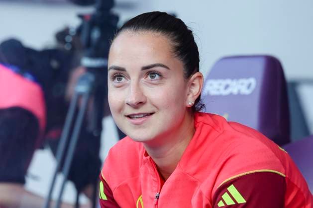 Sara Daebritz (Germany) lacht, UEFA Women s Nations League 2024 25 Grp A1 MD6, Austria and Germany, Viola Park am 03. June 2025 in Wien, Oesterreich. (Foto von Marco Steinbrenner DeFodi Images) Sara Daebritz (Germany) smiles, UEFA Women s Nations League 2024 25 Grp A1 MD6, Austria and Germany, Viola Park, June 3, 2025 in Vienna, Austria. (Photo by Marco Steinbrenner DeFodi Images)