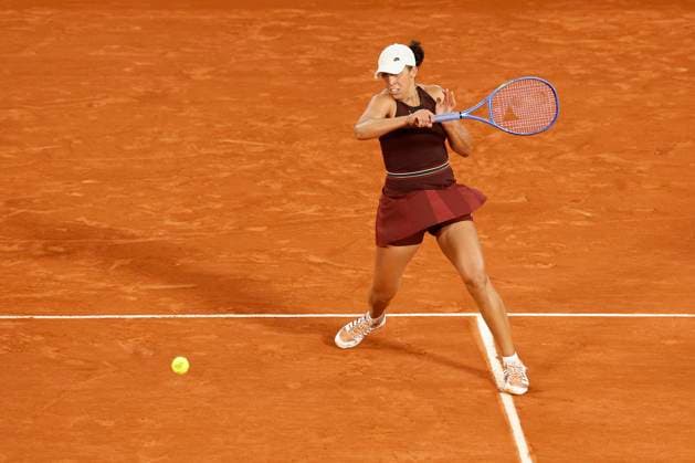 June 4, 2025, Paris, Paris, France: Madison Keys (USA) in action during the tennis Grand Slam of Roland Garros 2025, quarter final match between Madison Keys (USA) and Coco Gauff (USA)) at Roland Garros Stadium - on June 04.2025.Paris - France Paris France - ZUMAb253 20250604_zsp_b253_012 Copyright: xLoicxBaratouxx