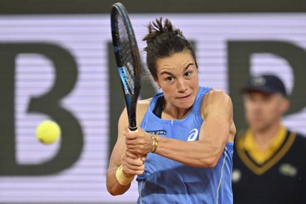 2025 Roland-Garros - Day 11 PARIS, FRANCE - JUNE 4: Lois Boisson of France plays against Mirra Andreeva (not seen) during the Women s Singles Quarter Final match on Day Eleven of the 2025 French Open at Court Philippe-Chatrier in Paris, France on June 4, 2025. Burak Akbulut Anadolu Paris France. Editorial use only. Please get in touch for any other usage.  Copyright: x2025xAnadoluxBurakxAkbulutx