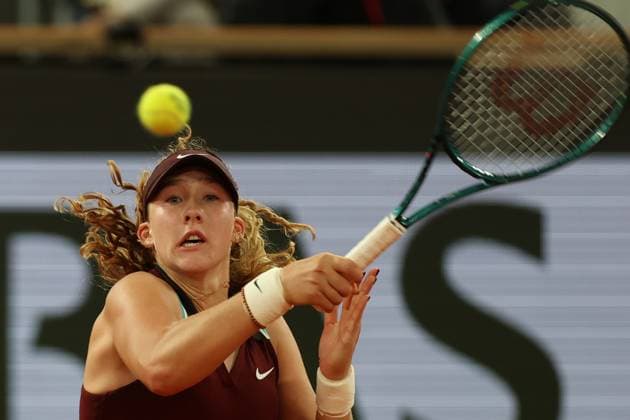 June 4, 2025, Paris, Celestynow, France: MIRRA ANDREEVA during the match against Lois Boisson of France in the quarter final of the French Open 2025 at Roland Garros in Paris. Andreeva lost 6:7 (6-8), 3:6. Paris France - ZUMAc278 20250604_zsp_c278_045 Copyright: xMarcinxCholewinskix
