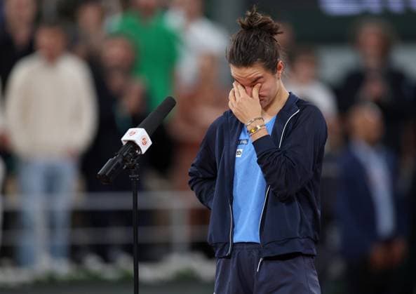 Lois Boisson of France celebrates tearfully French Open Tennis, Day Eleven, Tennis, Roland Garros, Paris, France - 04 Jun 2025 EDITORIAL USE ONLY No use with unauthorised audio, video, data, fixture lists, club league logos or live services. Online in-match use limited to 120 images, no video emulation. No use in betting, games or single club league player publications. Copyright: xEllaxLing Shutterstockx 15337991ai