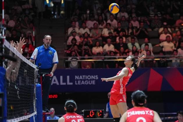 (250604) -- BEIJING, June 4, 2025 -- Gong Xiangyu (2nd R) of China spikes the ball during the pool 3 match between China and Belgium at the Women s Volleyball Nations League (VNL) 2025 at the National Indoor Stadium in Beijing, China, June 4, 2025. ) (SP)CHINA-BEIJING-VOLLEYBALL-VNL-CHINA VS BELGIUM(CN) JuxHuanzong 