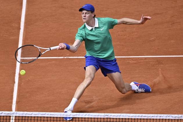 2025 Roland-Garros - Day 11 PARIS, FRANCE - JUNE 4: Jannik Sinner of Italy in action against Aleksandr Bublik (not seen) of Kazakhstan during the Men s Singles Quarter Final match on Day Eleven of the 2025 French Open at Court Philippe-Chatrier in Paris, France on June 4, 2025. Burak Akbulut Anadolu Paris France. Editorial use only. Please get in touch for any other usage.  Copyright: x2025xAnadoluxBurakxAkbulutx