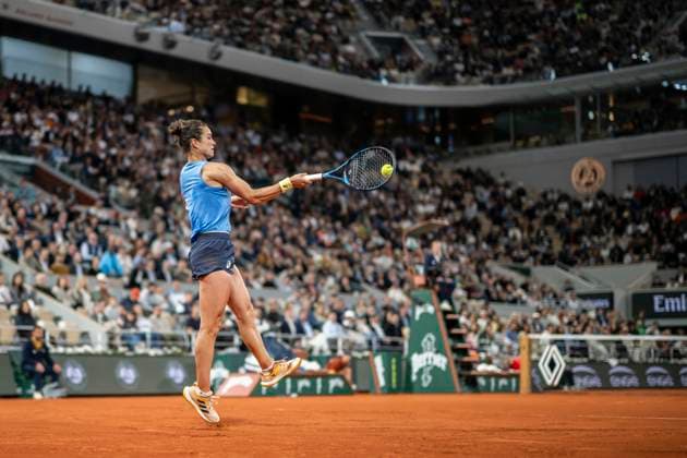 French Open - Lois Boisson Eliminates Mirra Andreeva in The Quarter-Finals France s Lois Boisson plays Russia s Mirra Andreeva during their women s singles quarter-final match on day 11 of the French Open tennis tournament on Court Philippe-Chatrier at the Roland-Garros Complex in Paris on June 4, 2025. Photo by Eliot Blondet ABACAPRESS.COM Paris France France  Copyright: xBlondetxEliot ABACAx