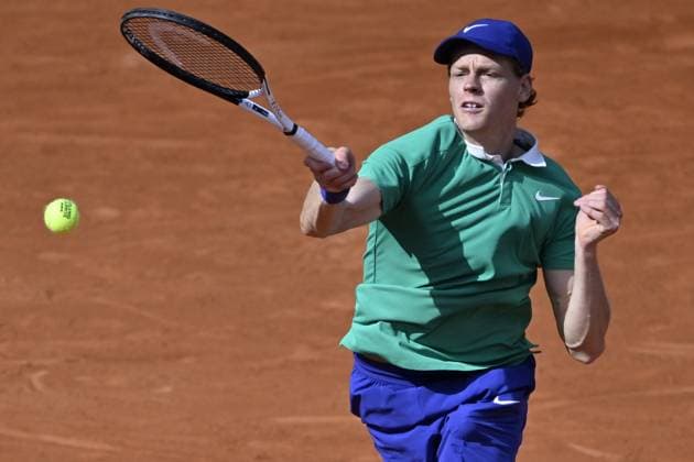 2025 Roland-Garros - Day 11 PARIS, FRANCE - JUNE 4: Jannik Sinner of Italy in action against Aleksandr Bublik (not seen) of Kazakhstan during the Men s Singles Quarter Final match on Day Eleven of the 2025 French Open at Court Philippe-Chatrier in Paris, France on June 4, 2025. Burak Akbulut Anadolu Paris France. Editorial use only. Please get in touch for any other usage.  Copyright: x2025xAnadoluxBurakxAkbulutx