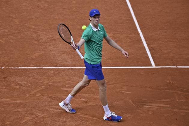 2025 Roland-Garros - Day 11 PARIS, FRANCE - JUNE 4: Jannik Sinner of Italy in action against Aleksandr Bublik (not seen) of Kazakhstan during the Men s Singles Quarter Final match on Day Eleven of the 2025 French Open at Court Philippe-Chatrier in Paris, France on June 4, 2025. Burak Akbulut Anadolu Paris France. Editorial use only. Please get in touch for any other usage.  Copyright: x2025xAnadoluxBurakxAkbulutx