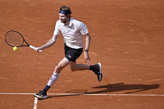 2025 Roland-Garros - Day 11 PARIS, FRANCE - JUNE 4: Aleksandr Bublik of Kazakhstan in action against Jannik Sinner (not seen) of Italy during the Men s Singles Quarter Final match on Day Eleven of the 2025 French Open at Court Philippe-Chatrier in Paris, France on June 4, 2025. Burak Akbulut Anadolu Paris France. Editorial use only. Please get in touch for any other usage.  Copyright: x2025xAnadoluxBurakxAkbulutx