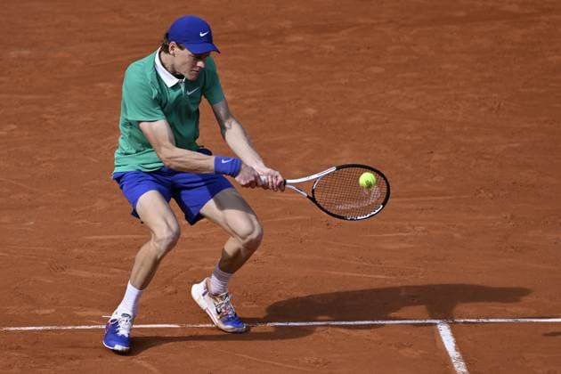 2025 Roland-Garros - Day 11 PARIS, FRANCE - JUNE 4: Jannik Sinner of Italy in action against Aleksandr Bublik (not seen) of Kazakhstan during the Men s Singles Quarter Final match on Day Eleven of the 2025 French Open at Court Philippe-Chatrier in Paris, France on June 4, 2025. Burak Akbulut Anadolu Paris France. Editorial use only. Please get in touch for any other usage.  Copyright: x2025xAnadoluxBurakxAkbulutx