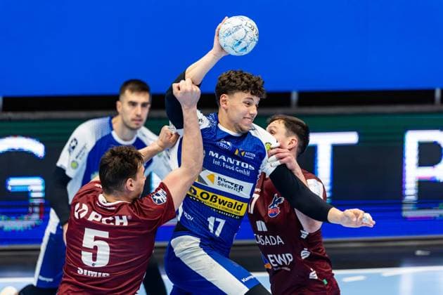 04.06.2025, GER, Handball, Maenner, Saison 24 25, 1.Daikin Handball Bundesliga, 33.Spieltag, ThSV Eisenach - 1.VfL Potsdam Josip Simic (1.VfL Potsdam) Jannek Klein (1.VfL Potsdam) Marko Grgic (ThSV Eisenach,17) 99817 Eisenach Werner-Assmann-Halle Am Sportp Thueringen Deutschland