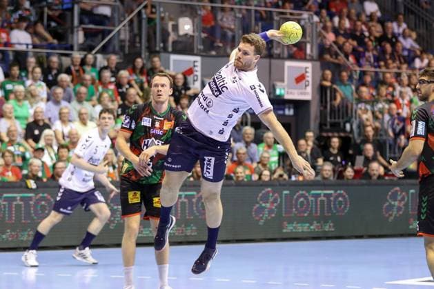04.06.2025, xtgx, Handball, Daikin HBL, SC Magdeburg - SG Flensburg Handewitt v.l.Johannes Golla (Flensburg, 4) wirft Tor, Torschuetze, erzielt Tor, Treffer, scores the goal Magdeburg