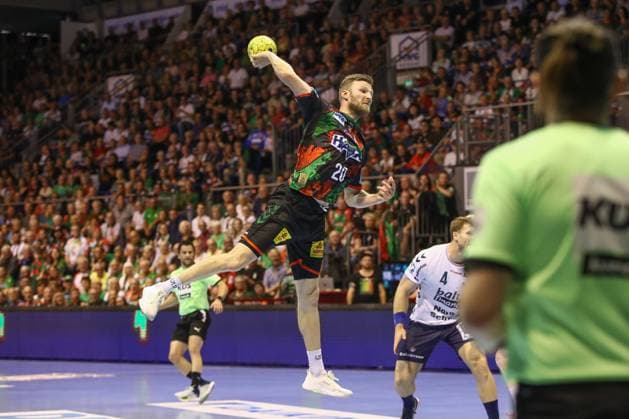 04.06.2025, xgox, Handball - Daikin HBL, SC Magdeburg - SG Flensburg-Handewitt emspor, v.l. Philipp Weber (Magdeburg, 20) wirft Tor, Torschuetze, erzielt Tor, Treffer, scores the goal Magdeburg