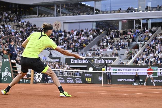 2025 Roland-Garros - Day 11 PARIS, FRANCE - JUNE 4: Alexander Zverev of Germany in action against Novak Djokovic (not seen) of Serbia during the Men s Singles Quarter Final match on Day Eleven of the 2025 French Open at Court Philippe-Chatrier in Paris, France on June 4, 2025. Burak Akbulut Anadolu Paris France. Editorial use only. Please get in touch for any other usage.  Copyright: x2025xAnadoluxBurakxAkbulutx