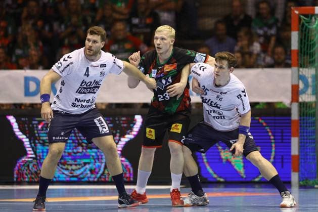 04.06.2025, xtgx, Handball, Daikin HBL, SC Magdeburg - SG Flensburg Handewitt v.l. Johannes Golla (Flensburg, 4), Magnus Saugstrup (Magdeburg, 23), Lukas Jorgensen (Jörgensen, Flensburg, 25) Zweikampf, Duell, Kampf, tackle Magdeburg