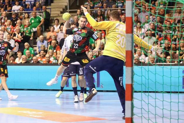 04.06.2025, xgox, Handball - Daikin HBL, SC Magdeburg - SG Flensburg-Handewitt emspor, v.l. Lukas Mertens (Magdeburg, 22) wirft Tor, Torschuetze, erzielt Tor, Treffer, scores the goal Magdeburg