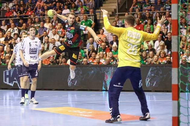 04.06.2025, xgox, Handball - Daikin HBL, SC Magdeburg - SG Flensburg-Handewitt emspor, v.l. Lukas Mertens (Magdeburg, 22) wirft Tor, Torschuetze, erzielt Tor, Treffer, scores the goal Magdeburg