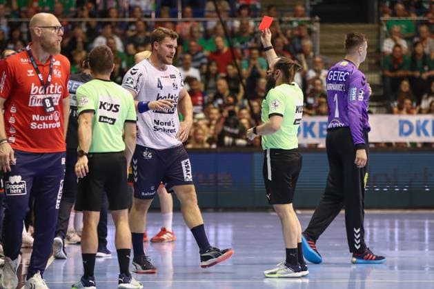 04.06.2025, xgox, Handball - Daikin HBL, SC Magdeburg - SG Flensburg-Handewitt emspor, v.l. Johannes Golla (Flensburg, 4) Rote Karte, Platzverweis, sent off Magdeburg