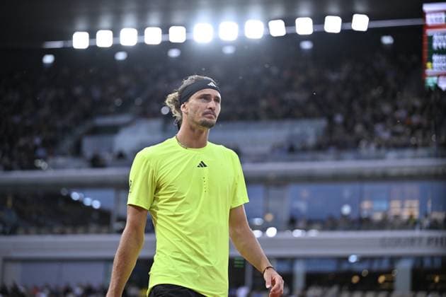 2025 Roland-Garros - Day 11 PARIS, FRANCE - JUNE 4: Alexander Zverev of Germany in action against Novak Djokovic (not seen) of Serbia during the Men s Singles Quarter Final match on Day Eleven of the 2025 French Open at Court Philippe-Chatrier in Paris, France on June 4, 2025. Burak Akbulut Anadolu Paris France. Editorial use only. Please get in touch for any other usage.  Copyright: x2025xAnadoluxBurakxAkbulutx